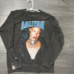 Aaliyah distressed crewneck size small